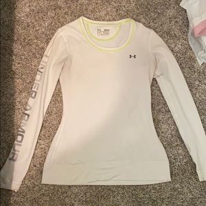I am selling a under armour long sleeve top